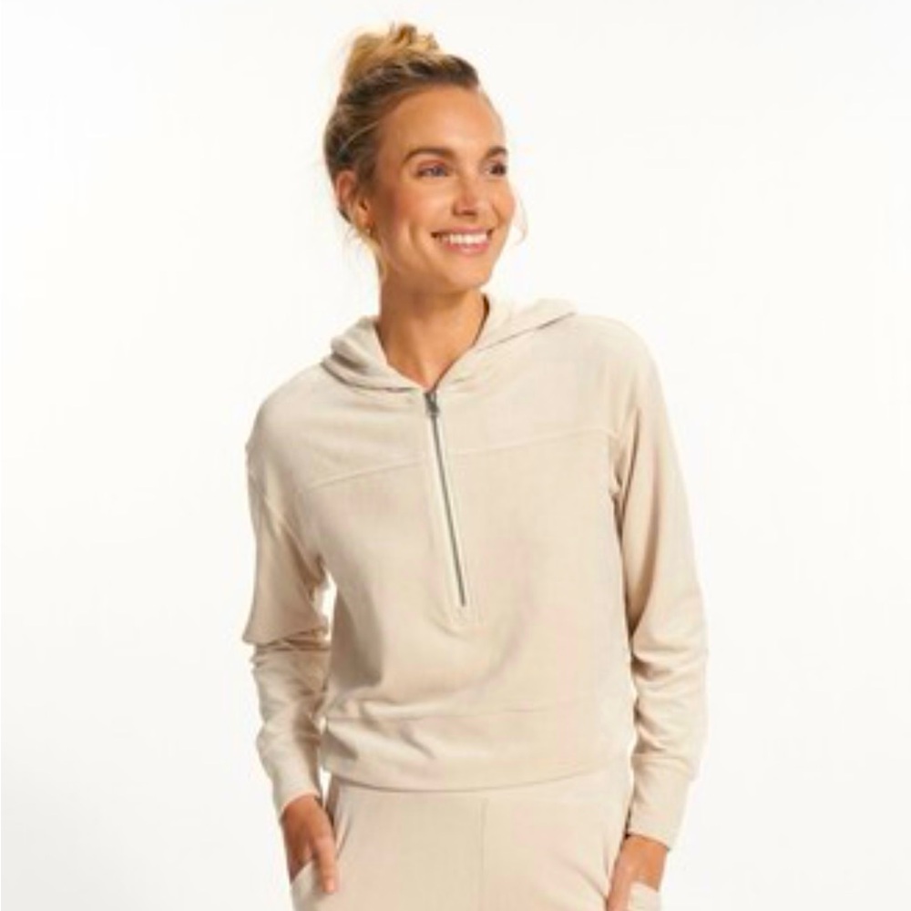 Vuori Haven Cropped Half Zip Hoodie